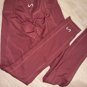 Elegant Maroon Leggings for Women